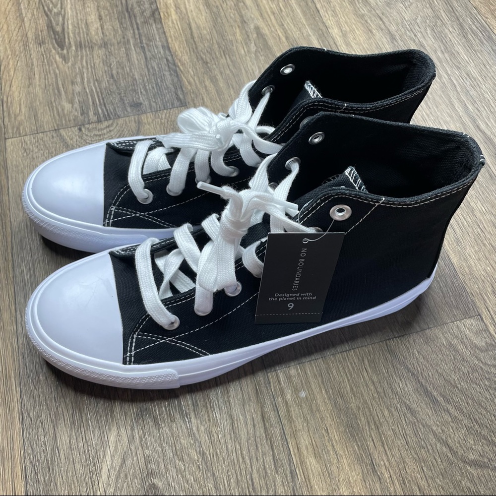 No Boundaries Converse High Top Shoes - Picture 11 of 12